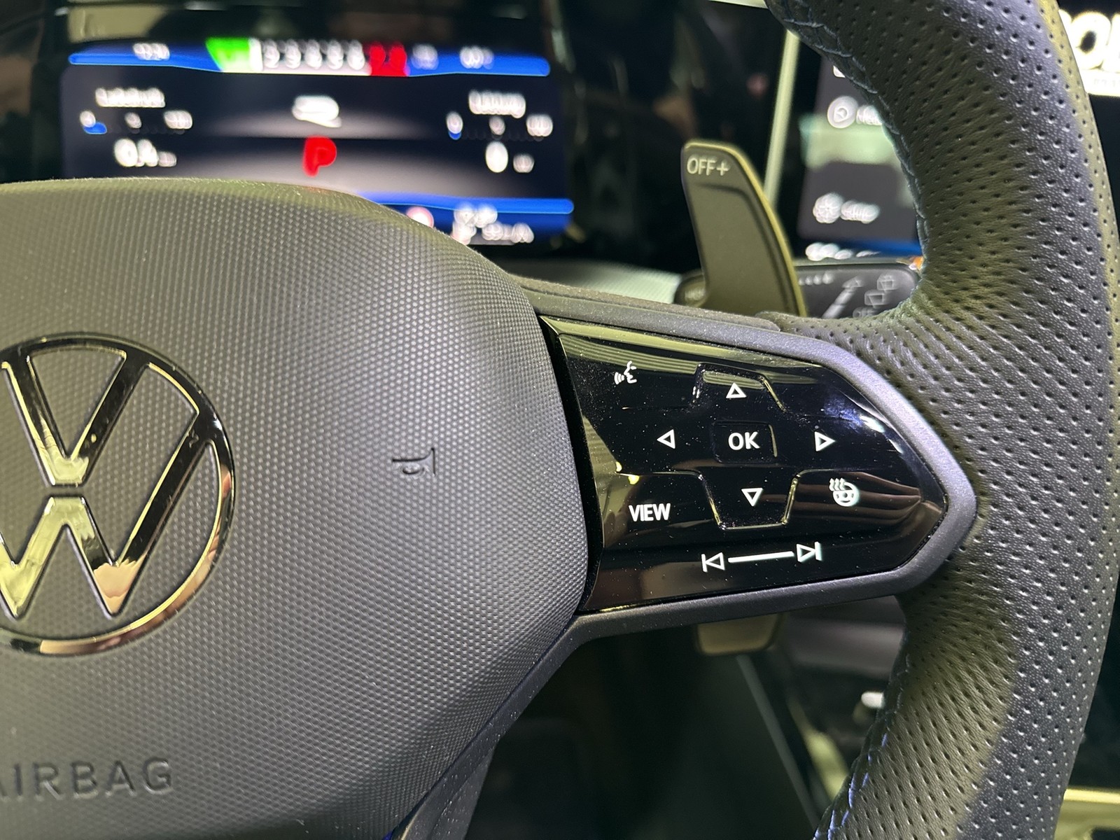 Volkswagen Golf VIII 2.0 R BLACK EDITION 4X4 CAM ACC LM19