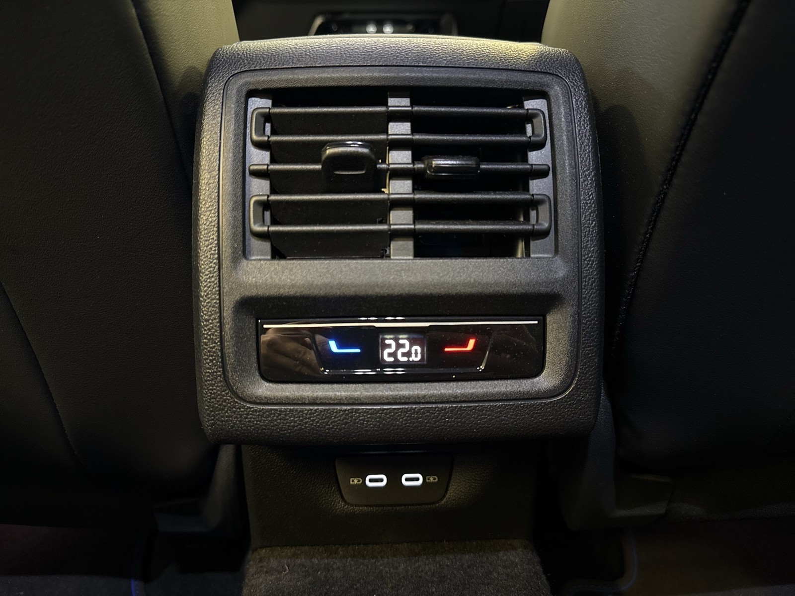 Volkswagen Golf VIII 2.0 R BLACK EDITION 4X4 CAM ACC LM19