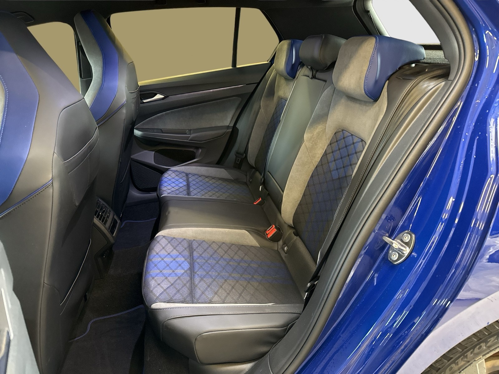 Volkswagen Golf VIII 2.0 R BLACK EDITION 4X4 CAM ACC LM19