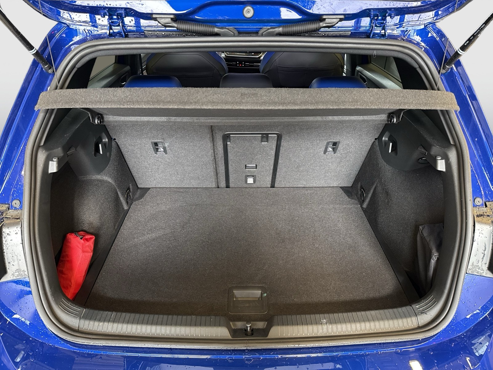 Volkswagen Golf VIII 2.0 R BLACK EDITION 4X4 CAM ACC LM19