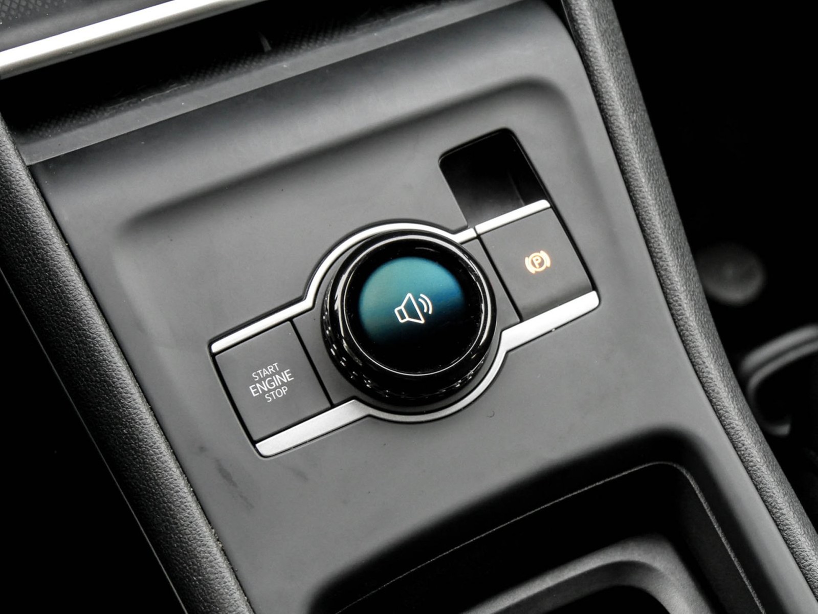 Volkswagen Tiguan 1.5 HYBRID LIFE NEUES MODELL AHK CAM LM18