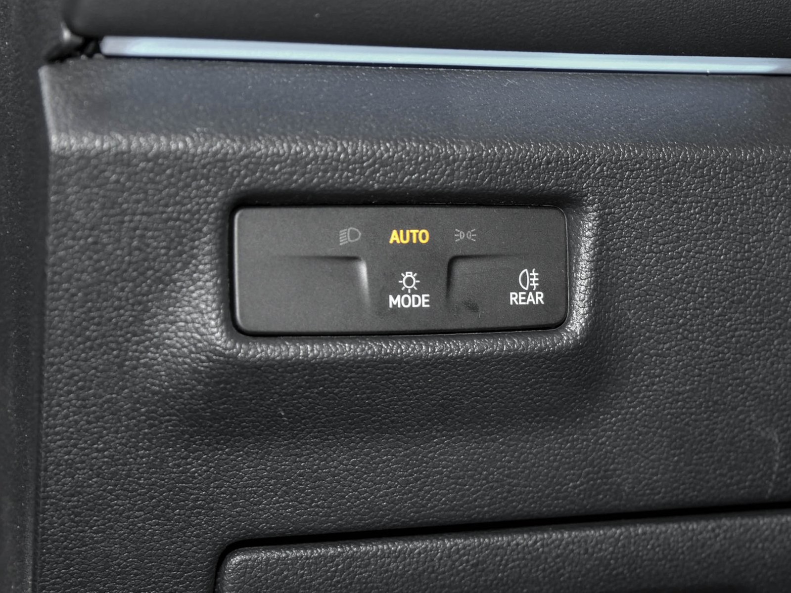 Volkswagen Tiguan 1.5 HYBRID LIFE NEUES MODELL AHK CAM LM18