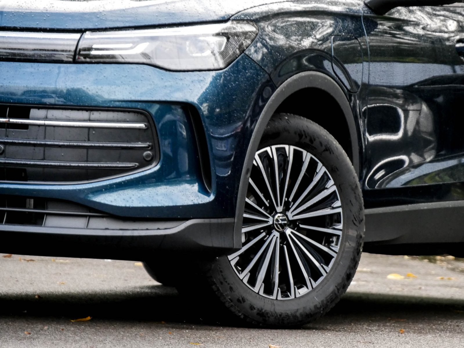 Volkswagen Tiguan 1.5 HYBRID LIFE NEUES MODELL AHK CAM LM18