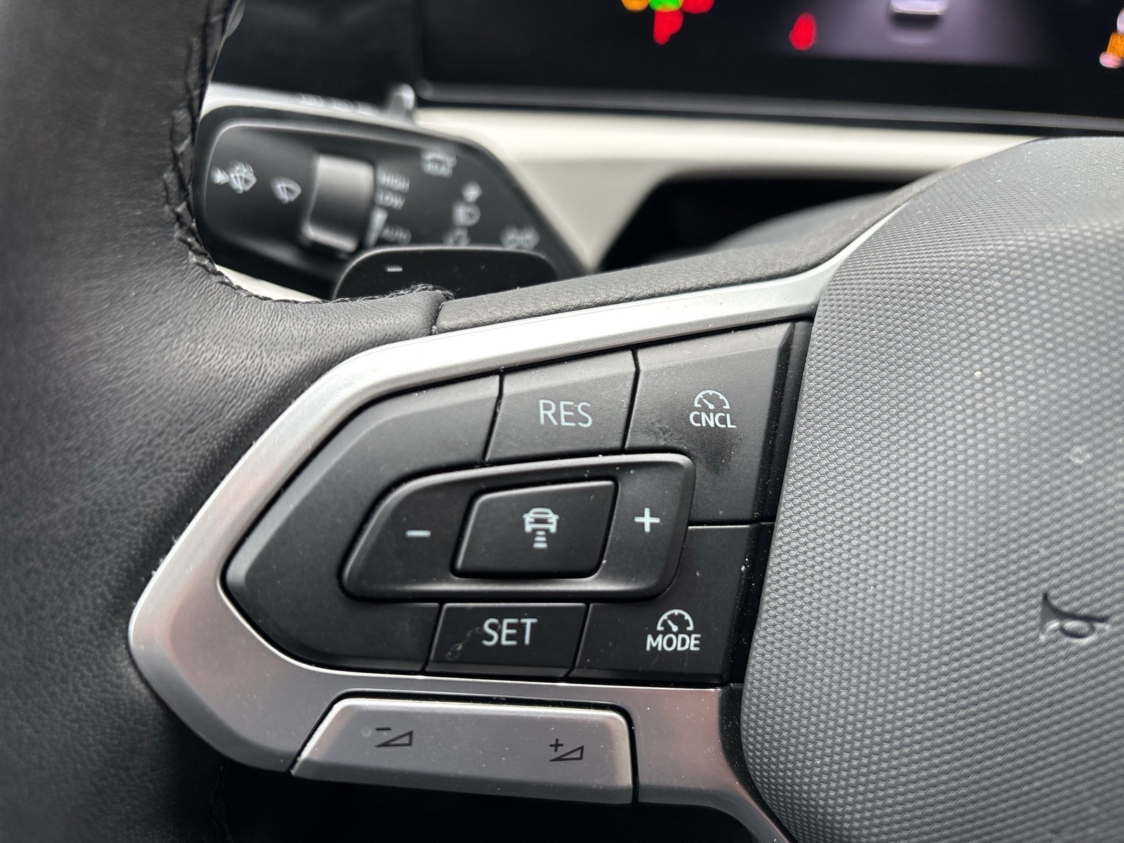 Volkswagen Tiguan 2.0 ELEGANCE 4X4 LEDER AHK 360CAM ACC NAVI