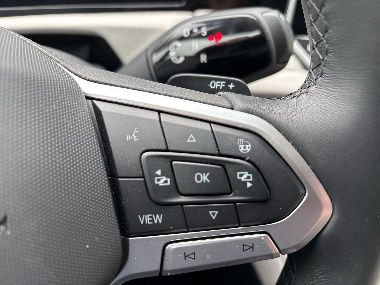 Volkswagen Tiguan 2.0 ELEGANCE 4X4 LEDER AHK 360CAM ACC NAVI