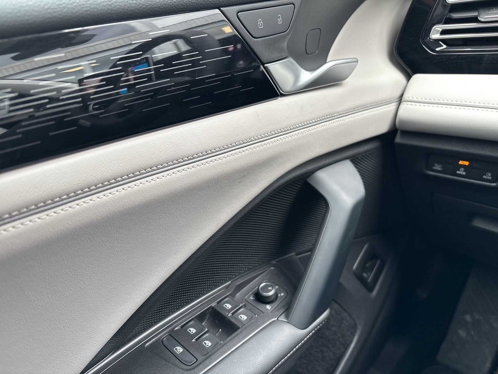 Volkswagen Tiguan 2.0 ELEGANCE 4X4 LEDER AHK 360CAM ACC NAVI