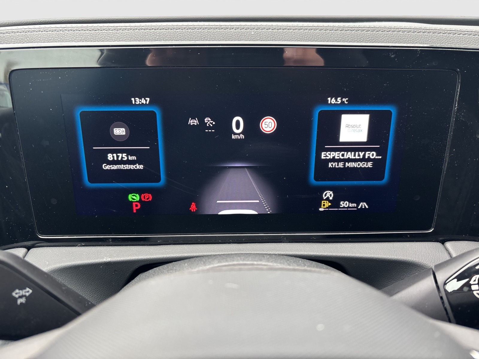 Volkswagen Tiguan 2.0 R-LINE 4X4 NEUES MODELL AHK CAM LM20