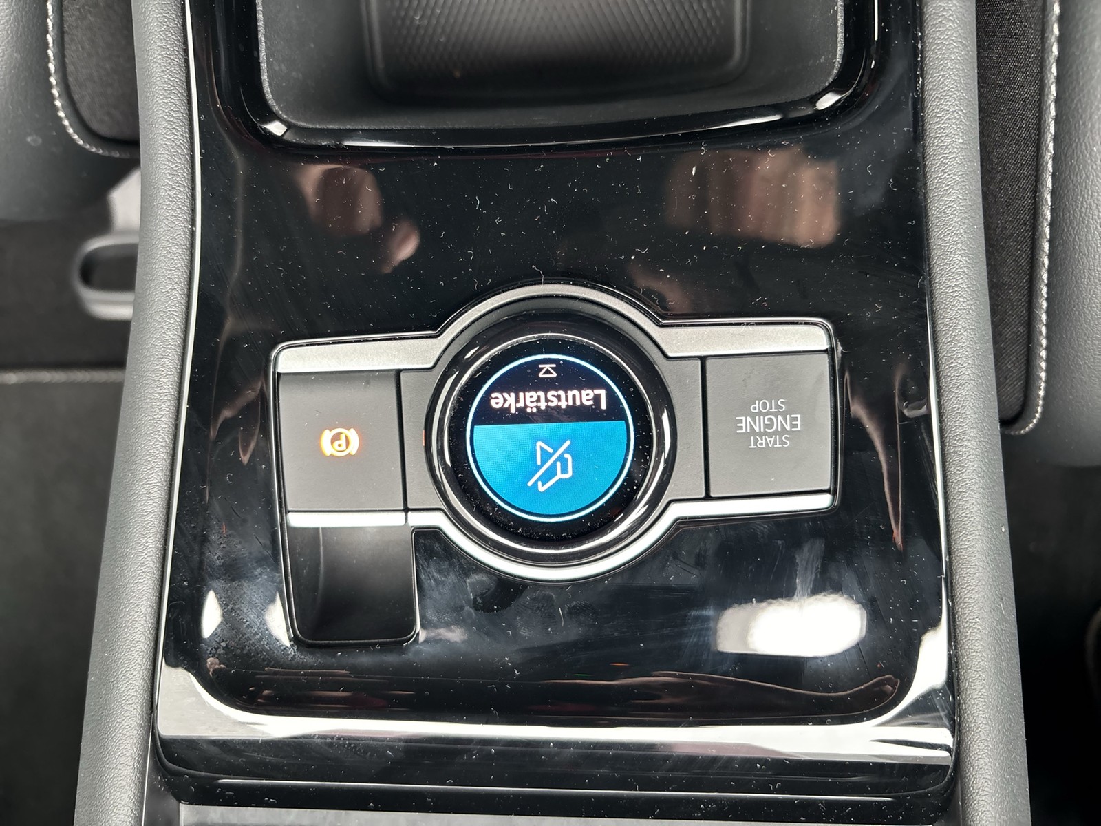 Volkswagen Tiguan 2.0 R-LINE 4X4 NEUES MODELL AHK CAM LM20