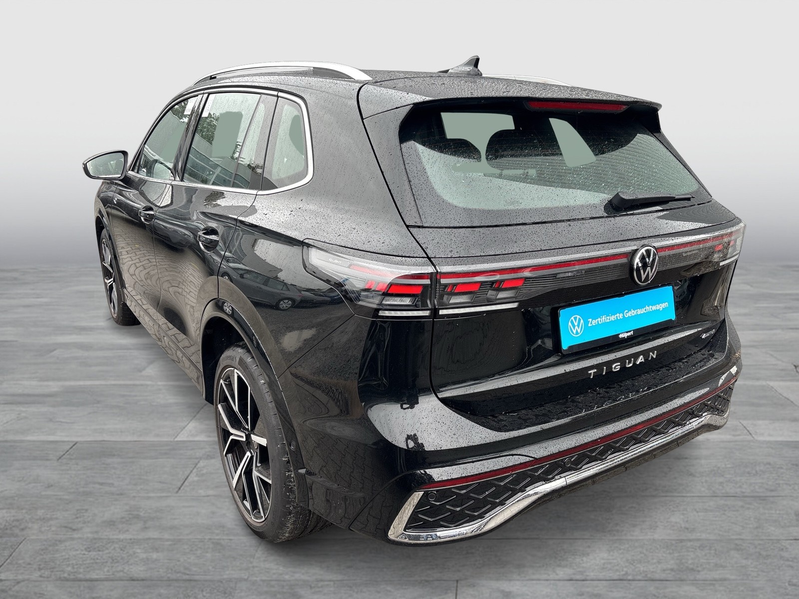 Volkswagen Tiguan 2.0 R-LINE 4X4 NEUES MODELL AHK CAM LM20