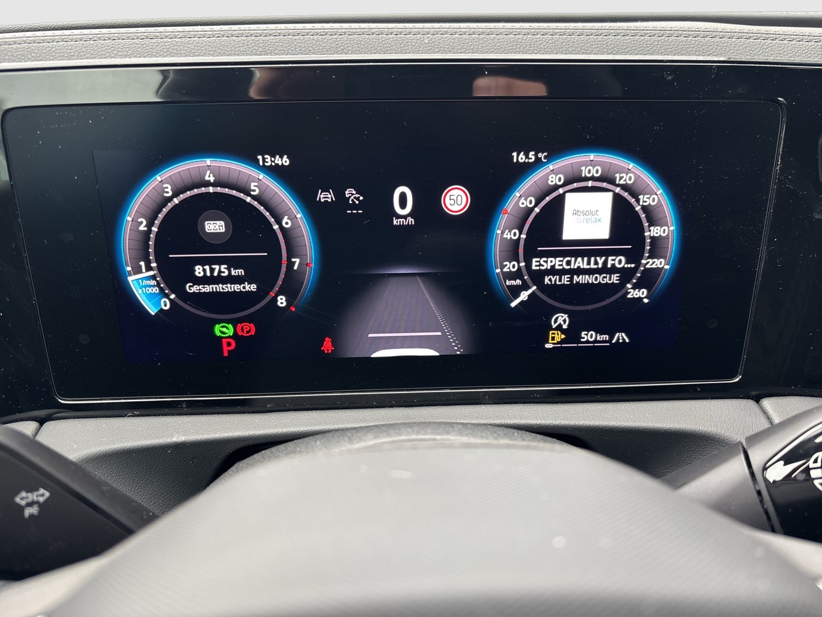 Volkswagen Tiguan 2.0 R-LINE 4X4 NEUES MODELL AHK CAM LM20