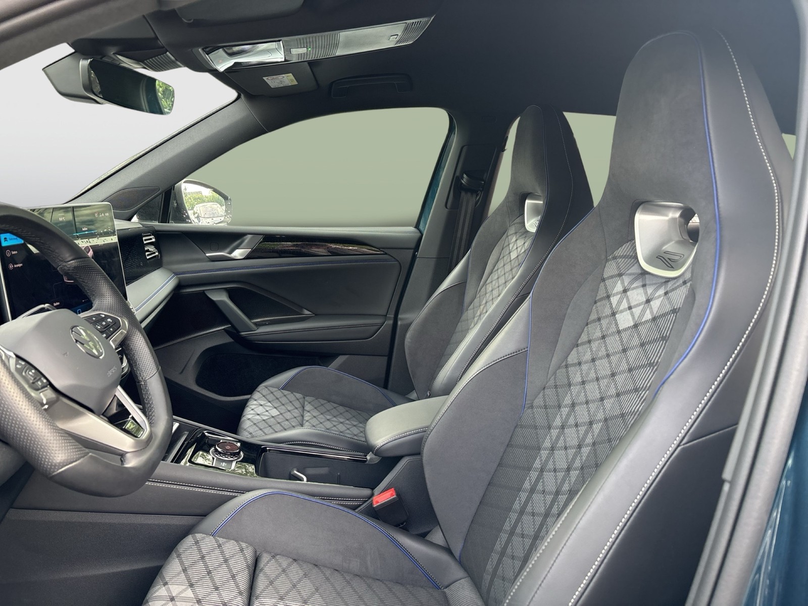 Volkswagen Tiguan 1.5 HYBRID R-LINE BLACK STYLE AHK 360°CAM