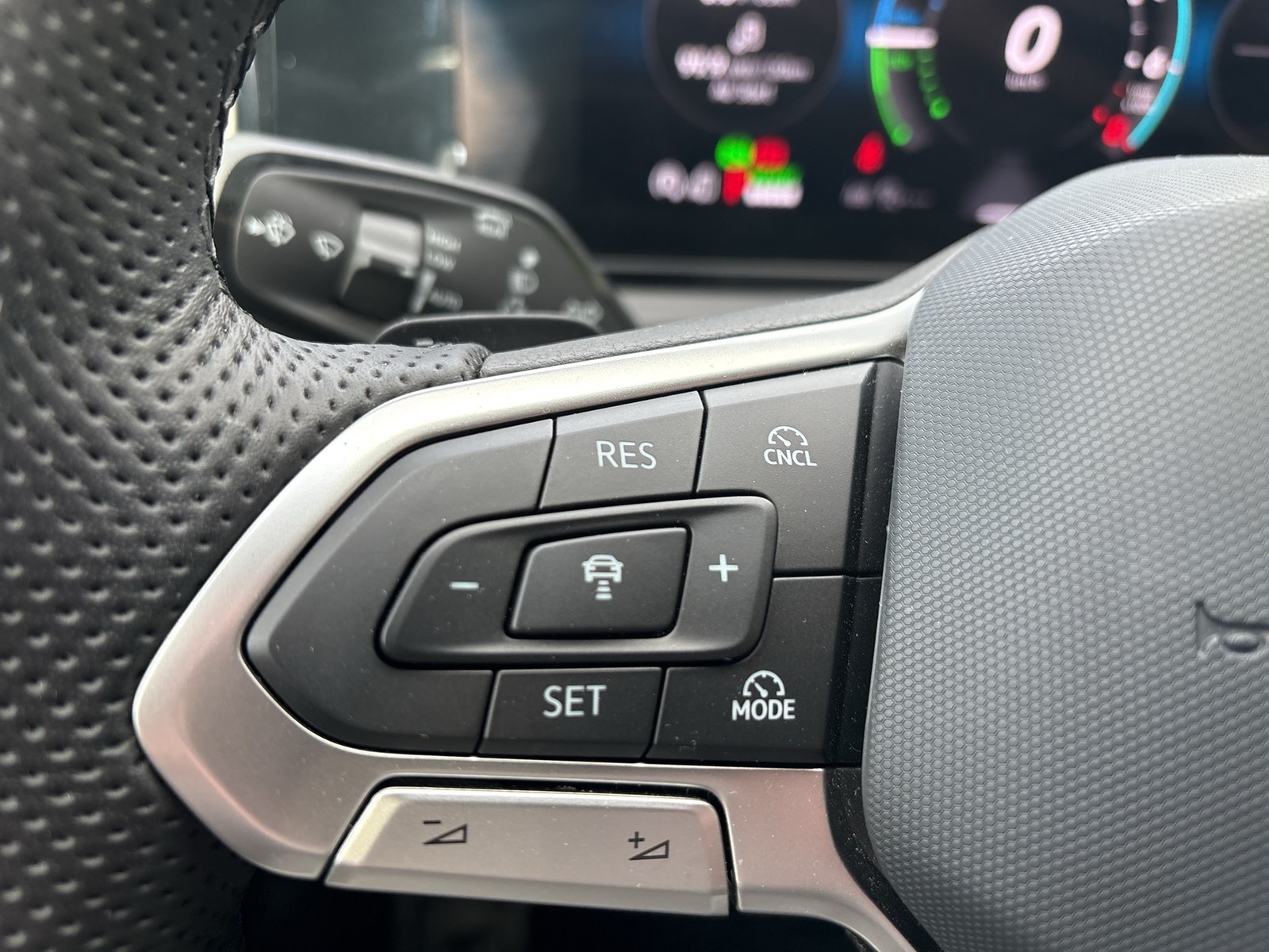 Volkswagen Tiguan 1.5 HYBRID R-LINE BLACK STYLE AHK 360°CAM