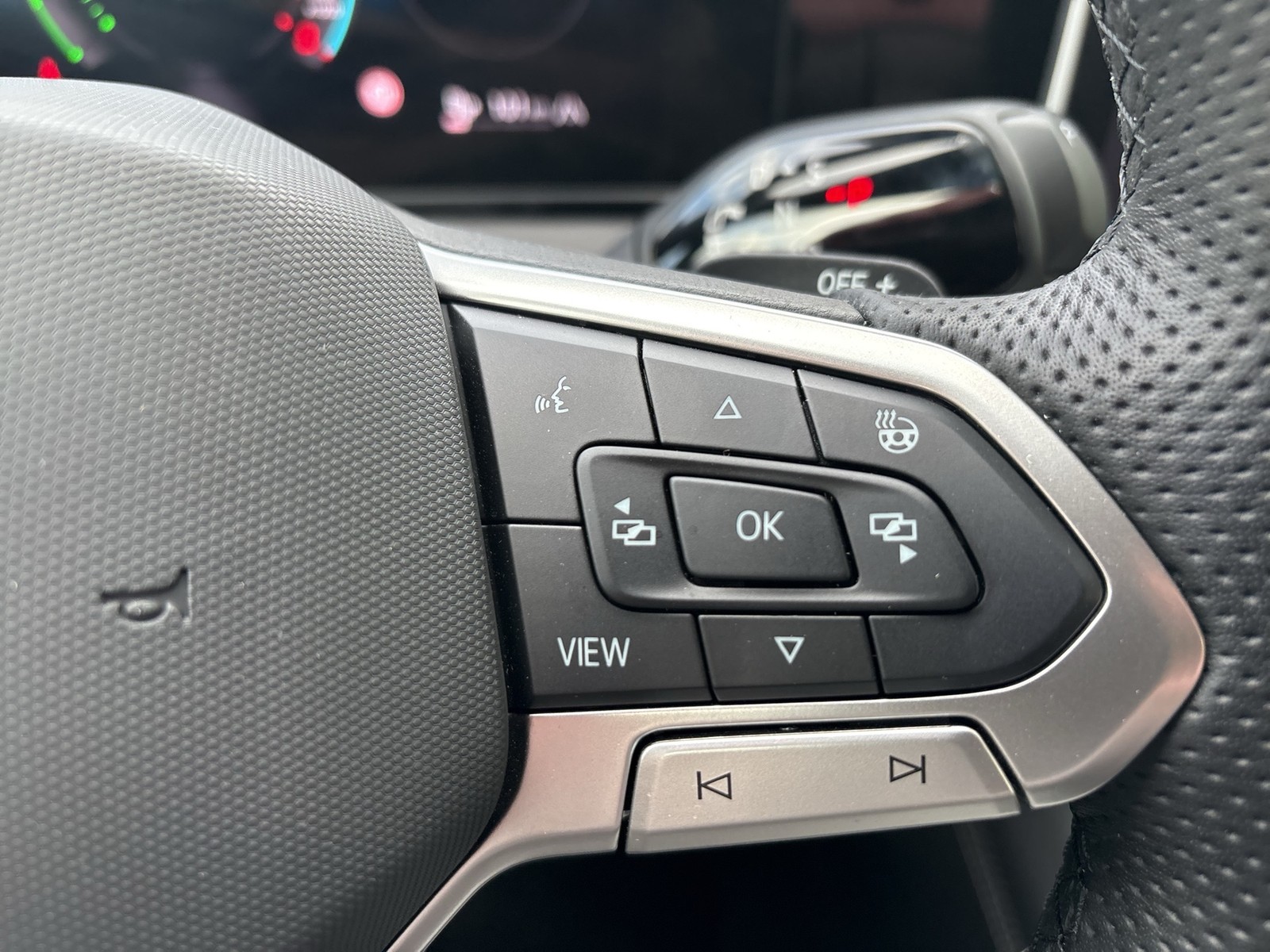 Volkswagen Tiguan 1.5 HYBRID R-LINE BLACK STYLE AHK 360°CAM