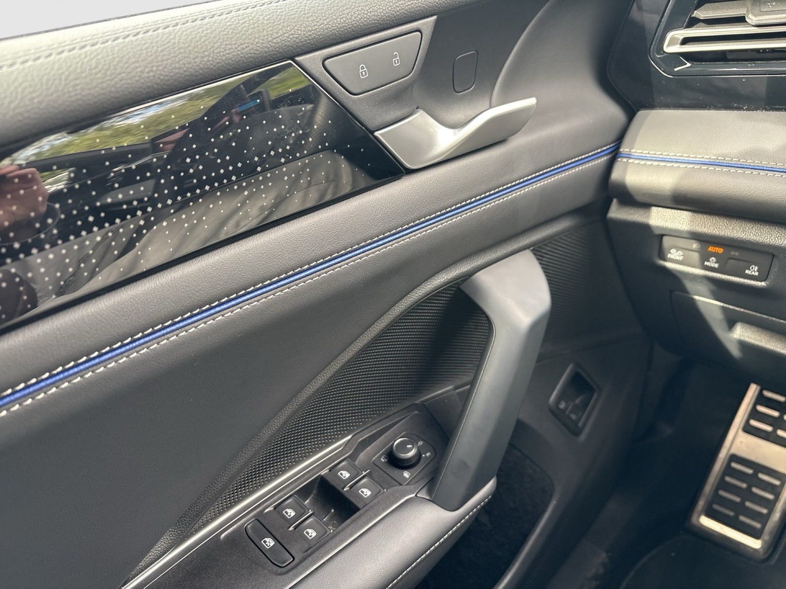 Volkswagen Tiguan 1.5 HYBRID R-LINE BLACK STYLE AHK 360°CAM