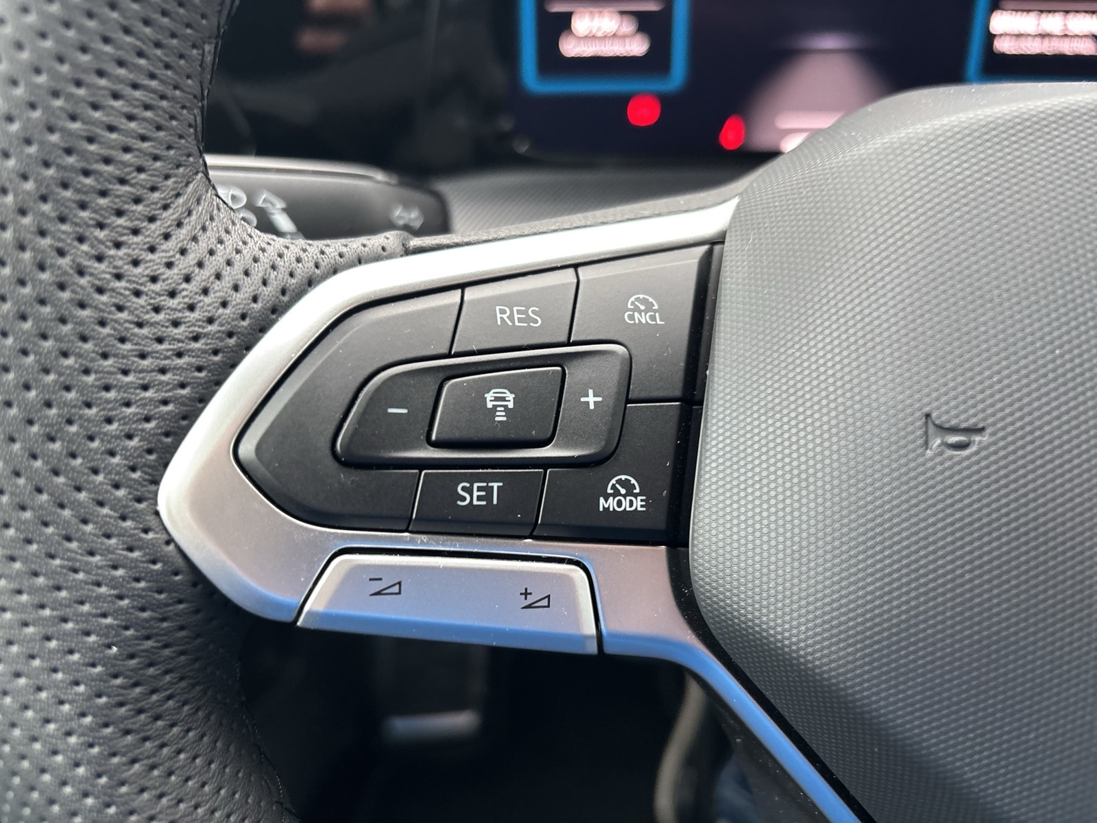 Volkswagen Golf Variant VIII 1.5 R-LINE FACELIFT AHK LM18