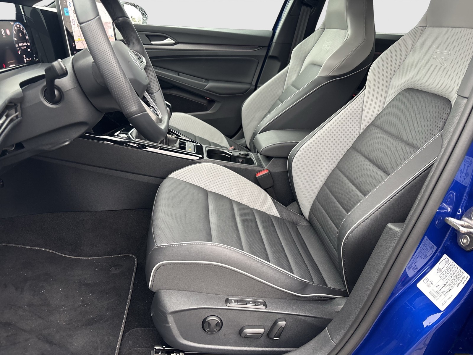 Volkswagen Golf Variant VIII 1.5 R-LINE FACELIFT AHK LM18