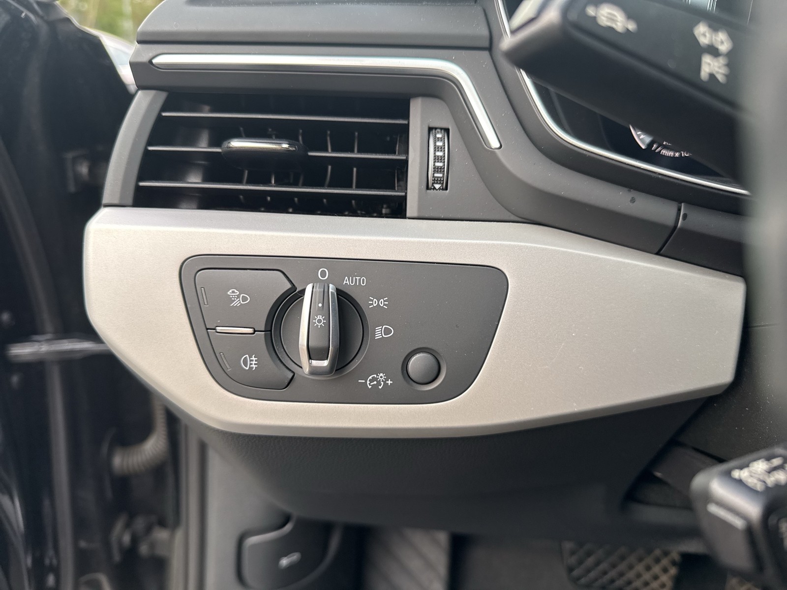 Audi A4 Avant 35 PANO KAMERA ALU18 MATRIX eKLAPPE NAVI+