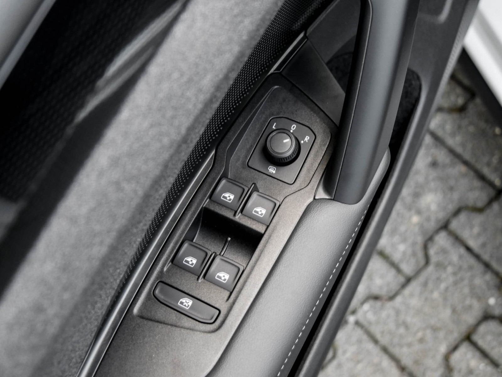 Volkswagen Tiguan 1.5 eTSI NEUES MODELL AHK CAM LM17 NAVI