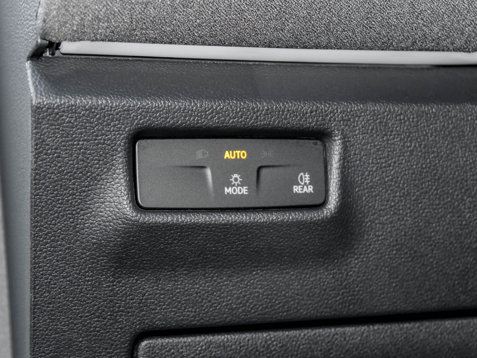 Volkswagen Tiguan 1.5 eTSI NEUES MODELL AHK CAM LM17 NAVI