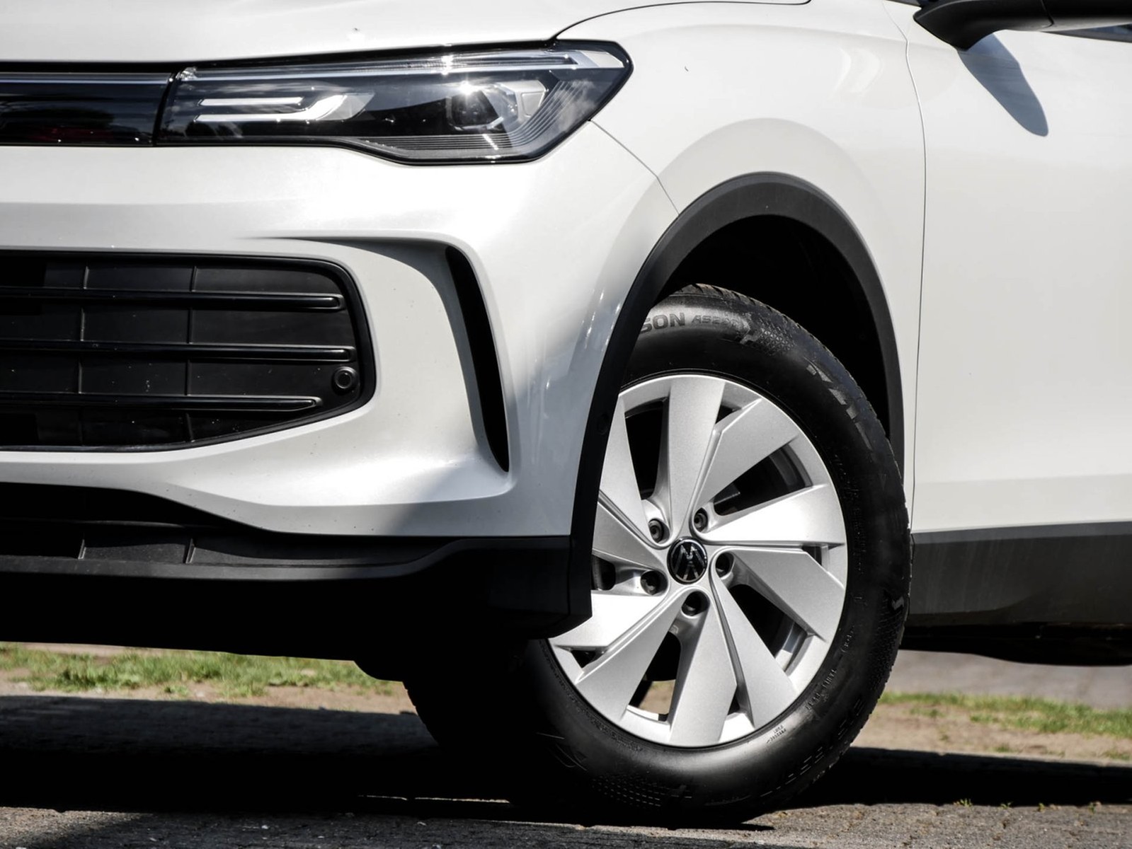 Volkswagen Tiguan 1.5 eTSI NEUES MODELL AHK CAM LM17 NAVI