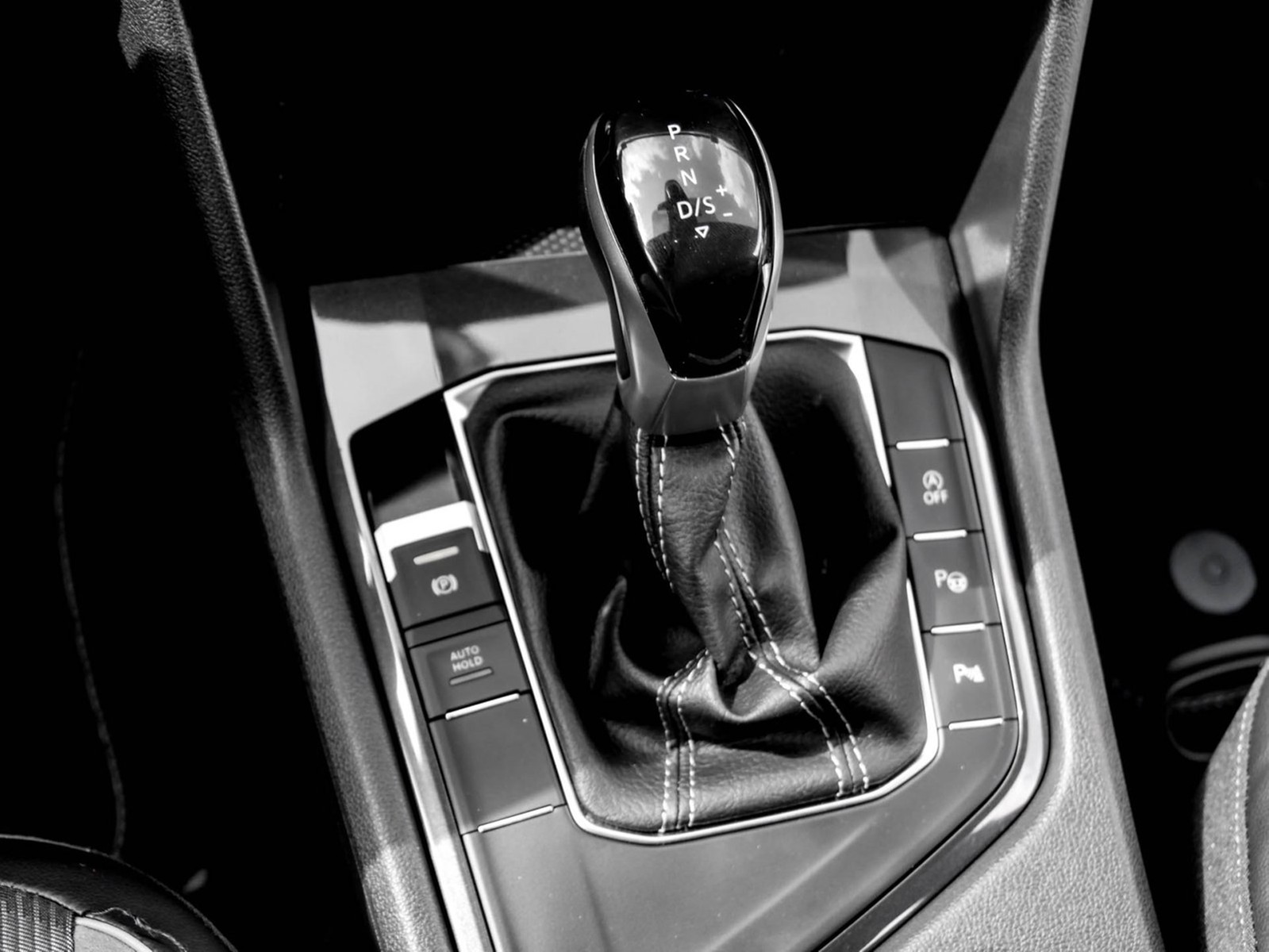 Volkswagen Tiguan 2.0 R-LINE AHK CAM ACC LM20 E-KLAPPE NAVI