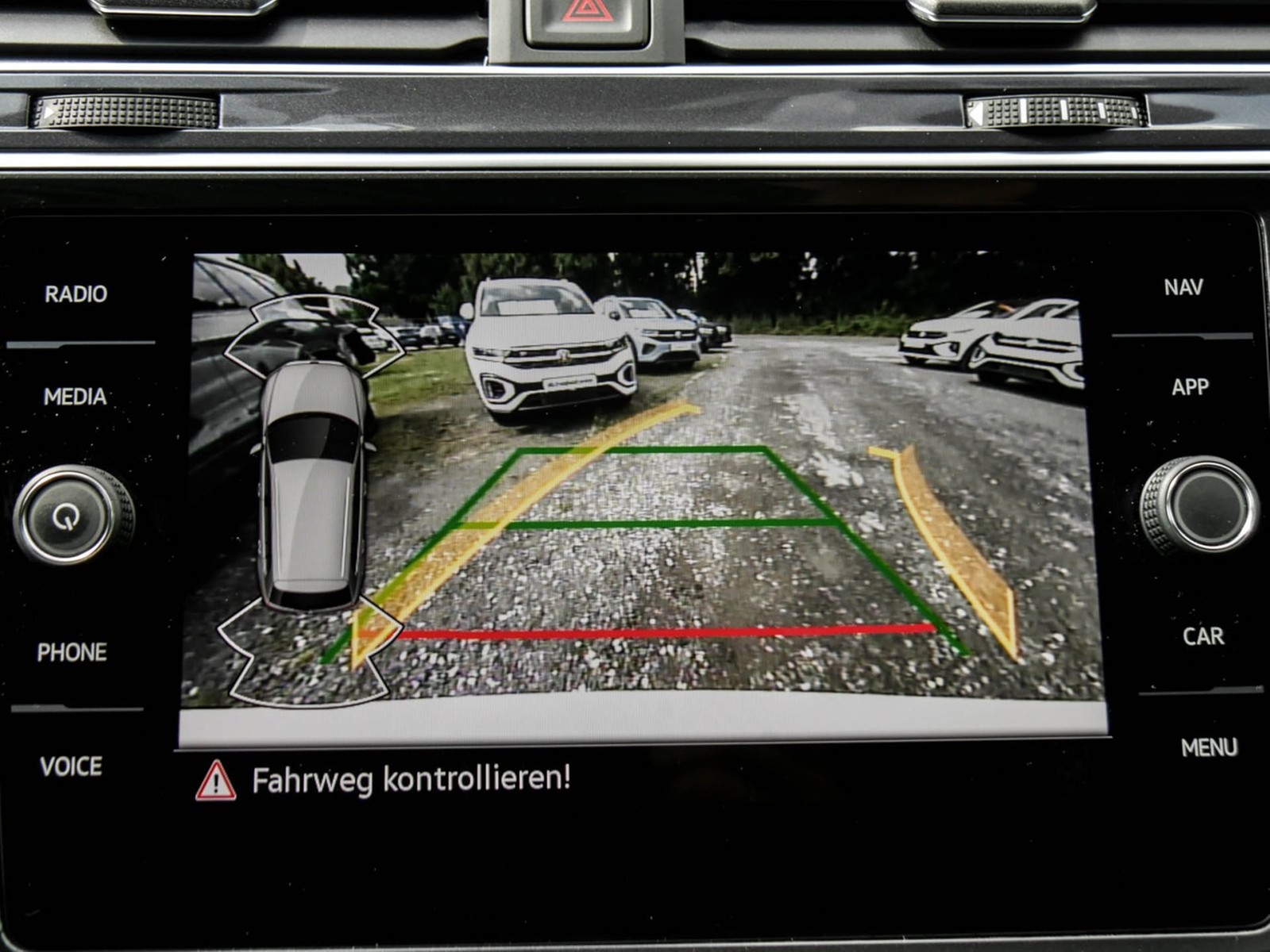 Volkswagen Tiguan 2.0 R-LINE AHK CAM ACC LM20 E-KLAPPE NAVI