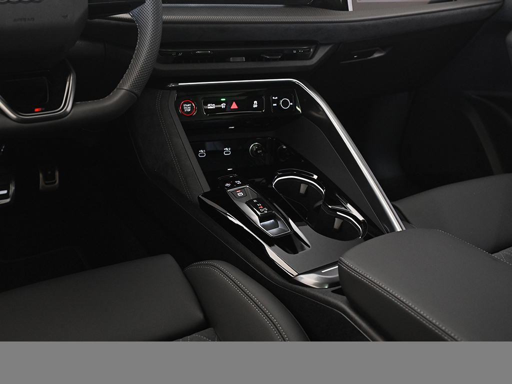 Audi Q5 SUV e-hybrid quattro AHK PANO TECH PLUS LM20