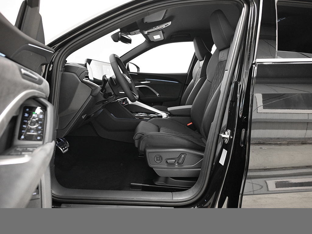 Audi Q5 Sportback e-hybrid quattro AHK TECH PLUS LM20