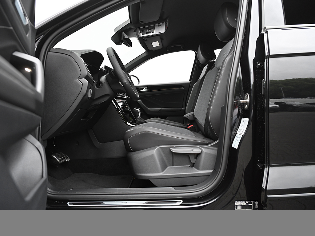 Volkswagen T-Roc 1.5 R-LINE BLACKSTYLE CAM ACC LM18 EKLAPPE