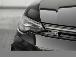 Volkswagen Golf VIII 1.5 eTSI R-LINE FACELIFT CAM ACC LM18