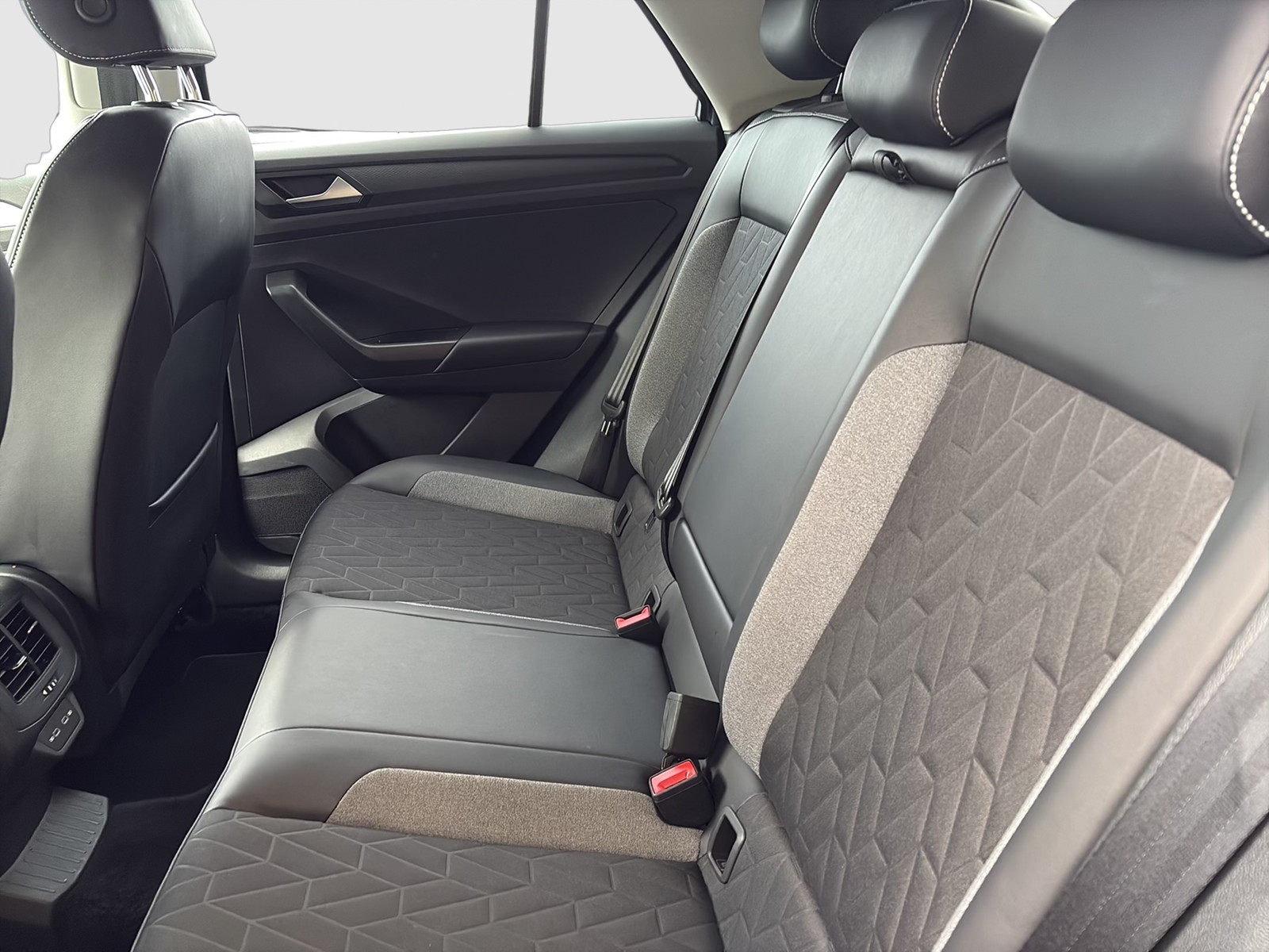 Volkswagen T-Roc 2.0 GOAL AHK CAM ACC LM17 NAVI SITZHEIZUNG