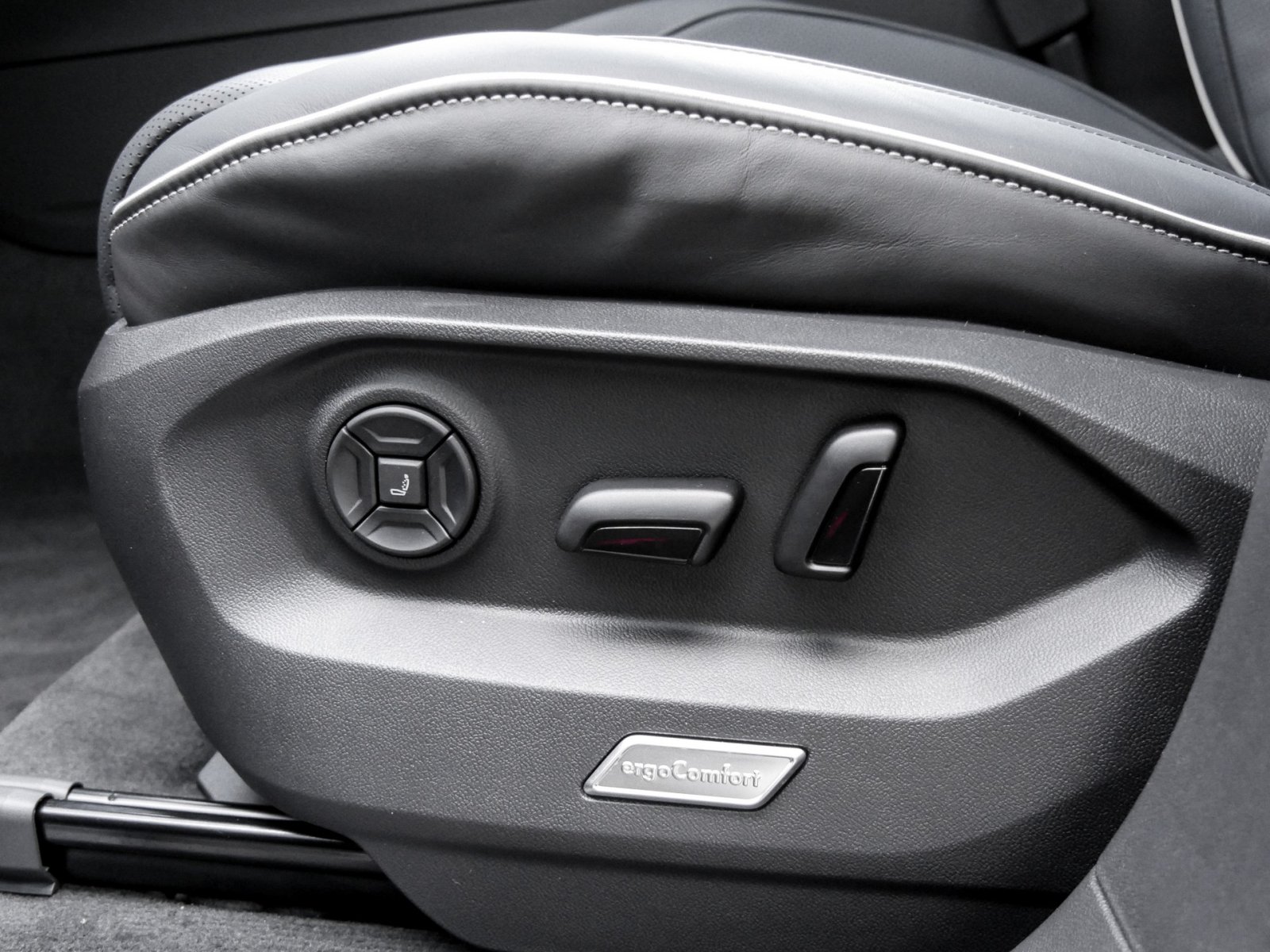 Volkswagen Touareg V6 TDI R-LINE BLACKSTYLE DYNAUDIO PANO