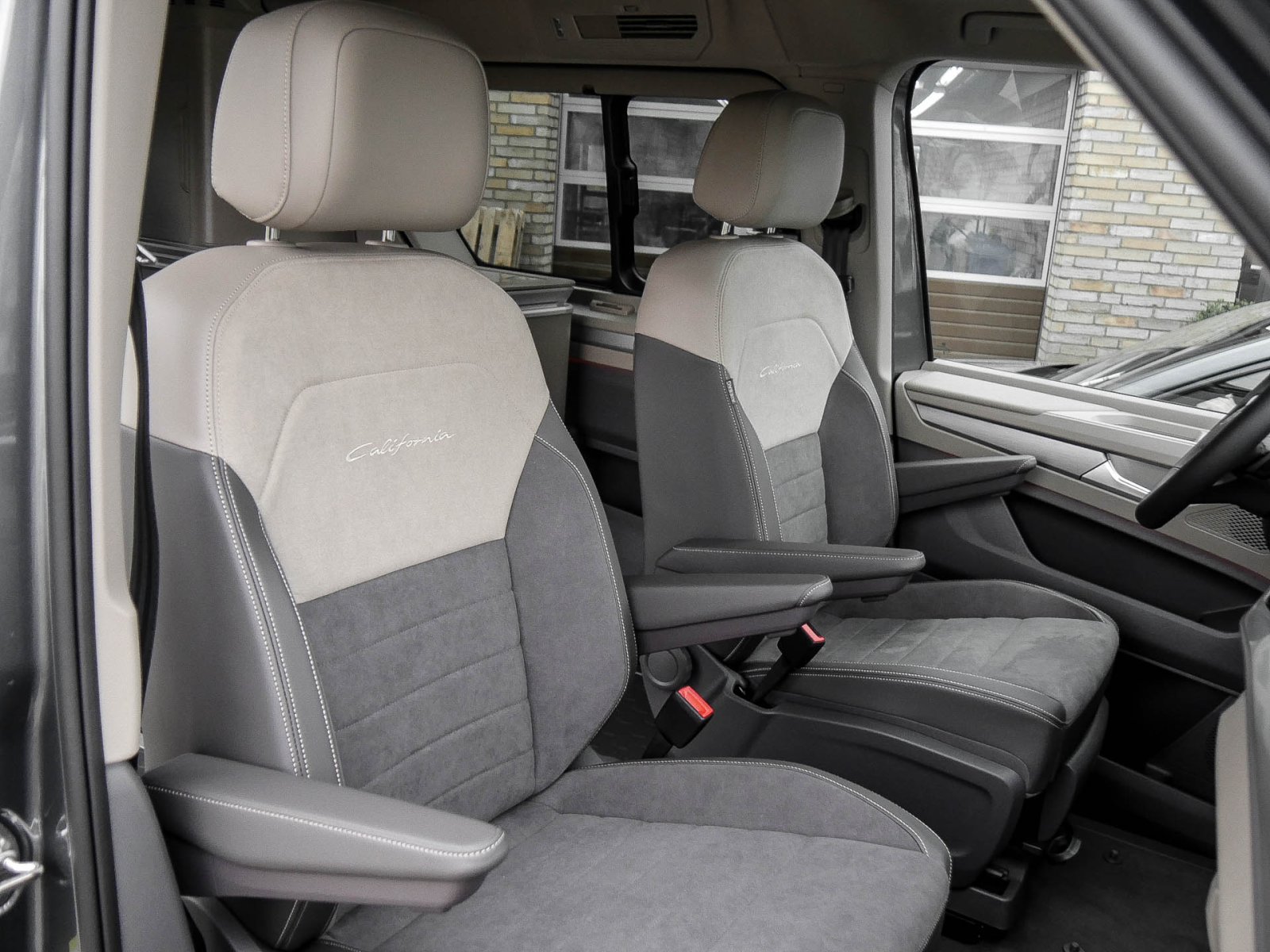 Volkswagen T7 California Ocean Klima LED Navi Aufstelldach Küche