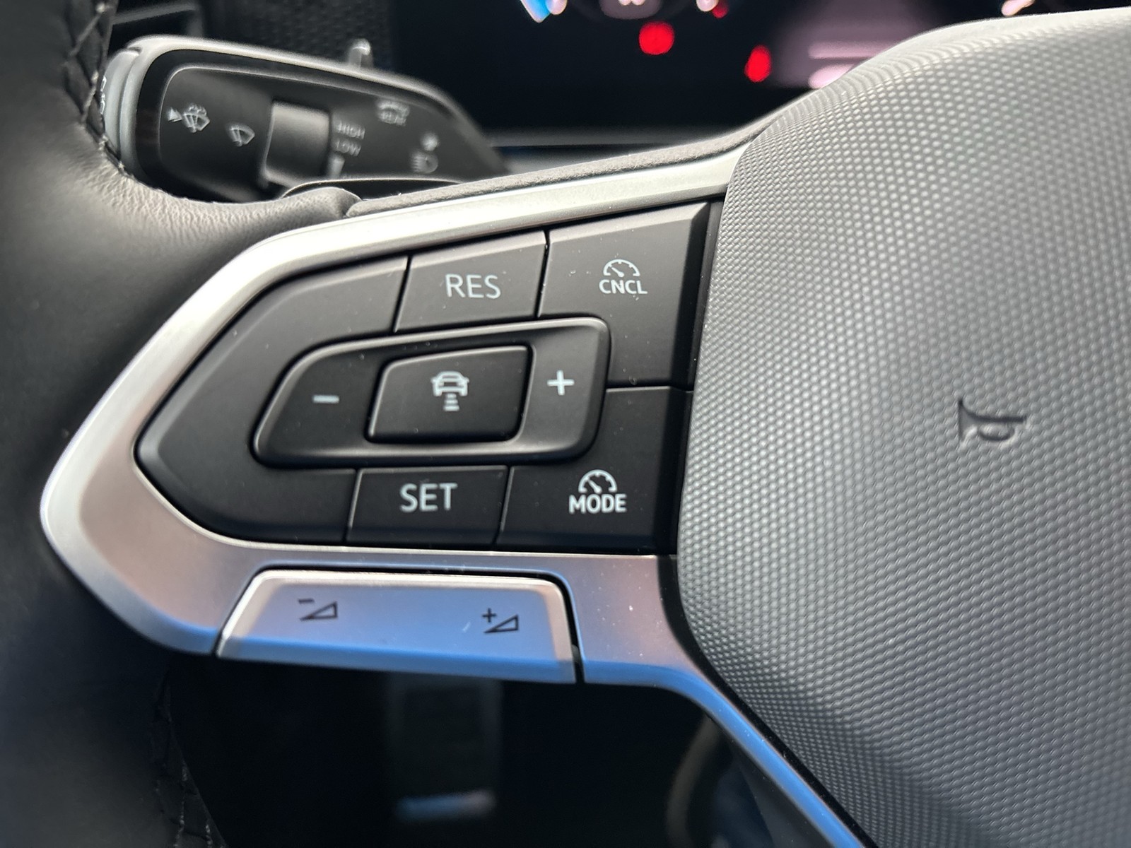 Volkswagen Tiguan 2.0 GOAL 4X4 NEUES MODELL STANDHZ AHK 18Z