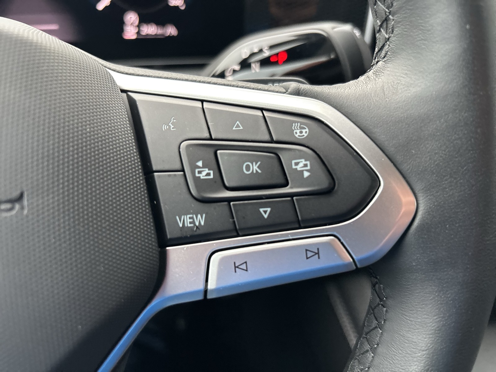 Volkswagen Tiguan 2.0 GOAL 4X4 NEUES MODELL STANDHZ AHK 18Z