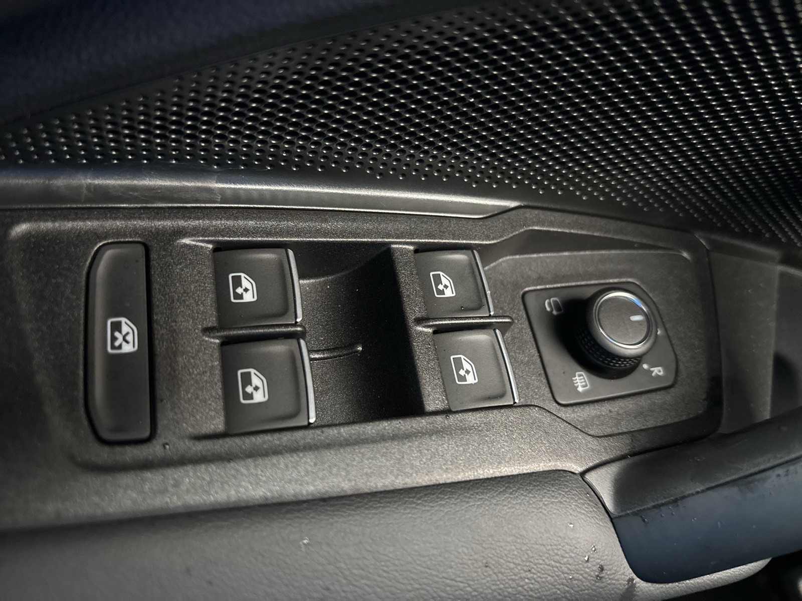 Volkswagen Tiguan 2.0 GOAL 4X4 NEUES MODELL STANDHZ AHK 18Z