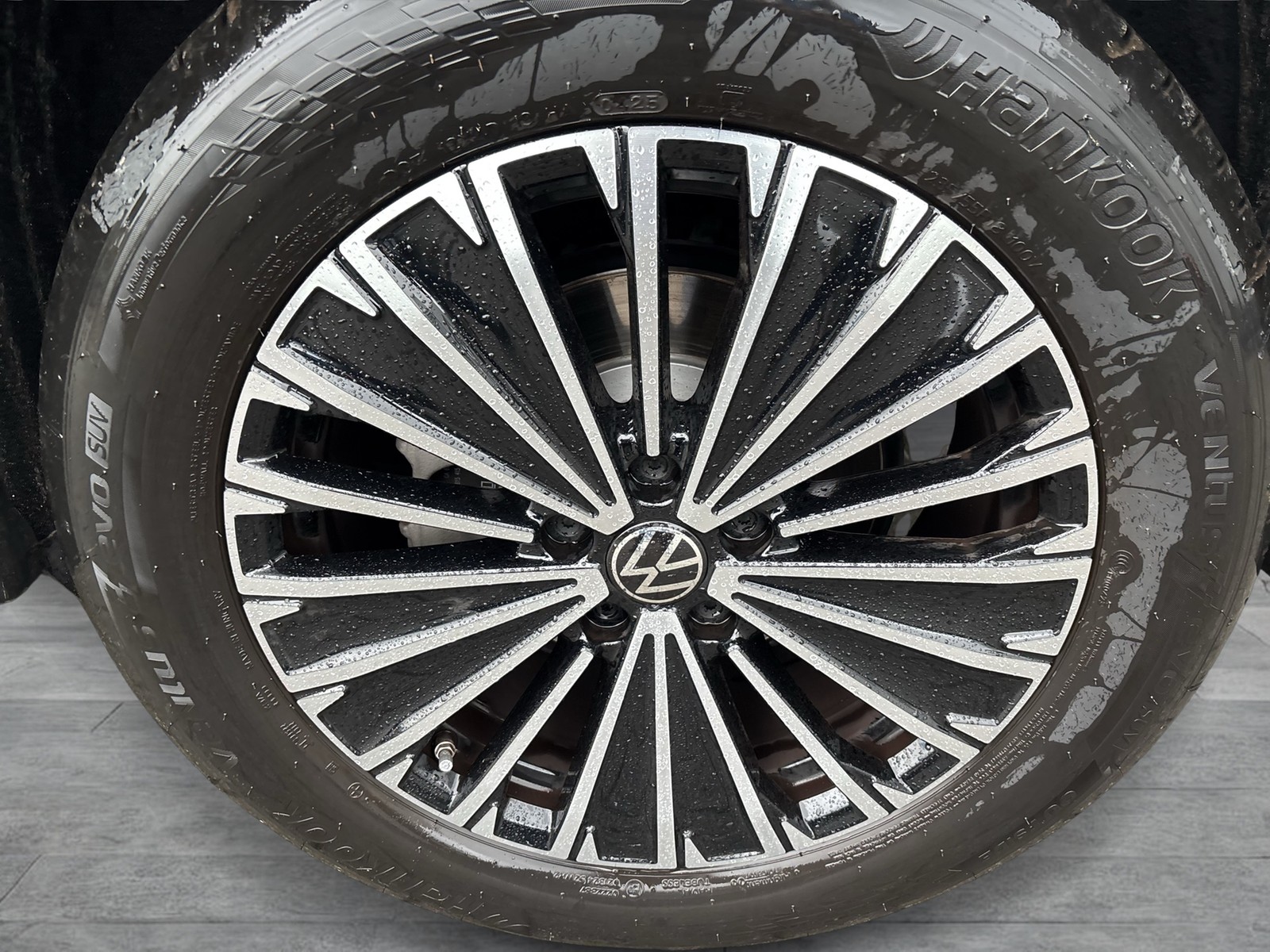 Volkswagen Tiguan 2.0 GOAL 4X4 NEUES MODELL STANDHZ AHK 18Z