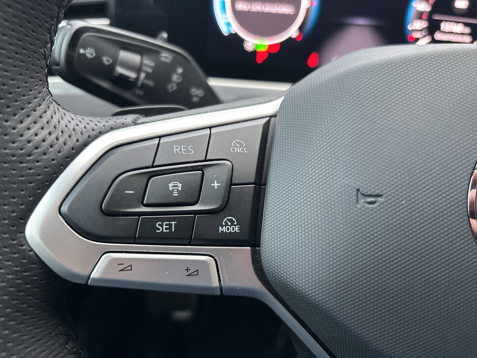 Volkswagen Passat Variant 2.0 R-LINE NEUESMODELL AHK 360CAM