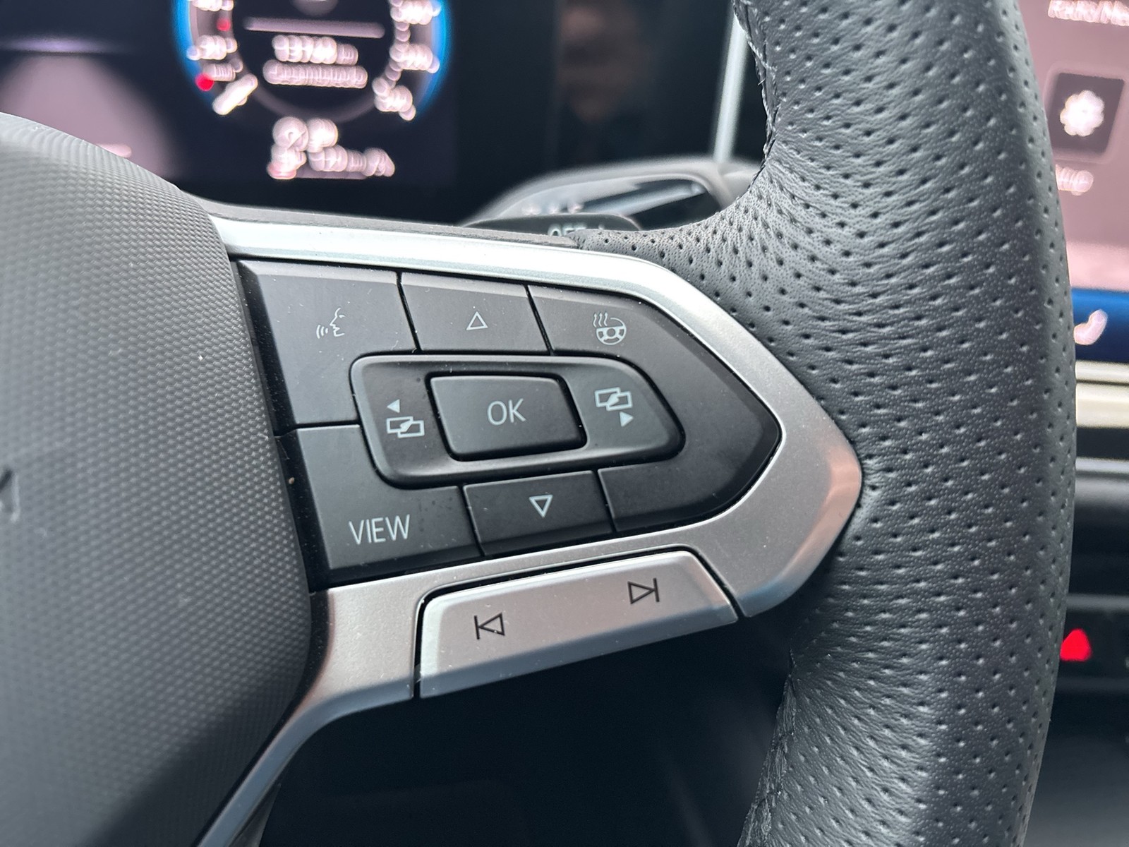 Volkswagen Passat Variant 2.0 R-LINE NEUESMODELL AHK 360CAM