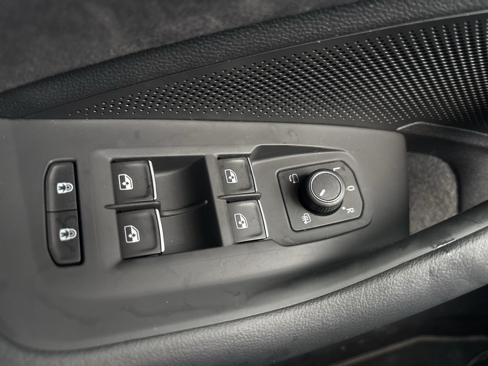 Volkswagen Passat Variant 2.0 R-LINE NEUESMODELL AHK 360CAM