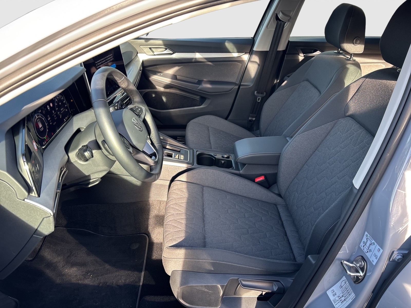 Volkswagen Golf VIII 1.5 HYBRID LIFE FACELIFT 360CAM ACC 17Z