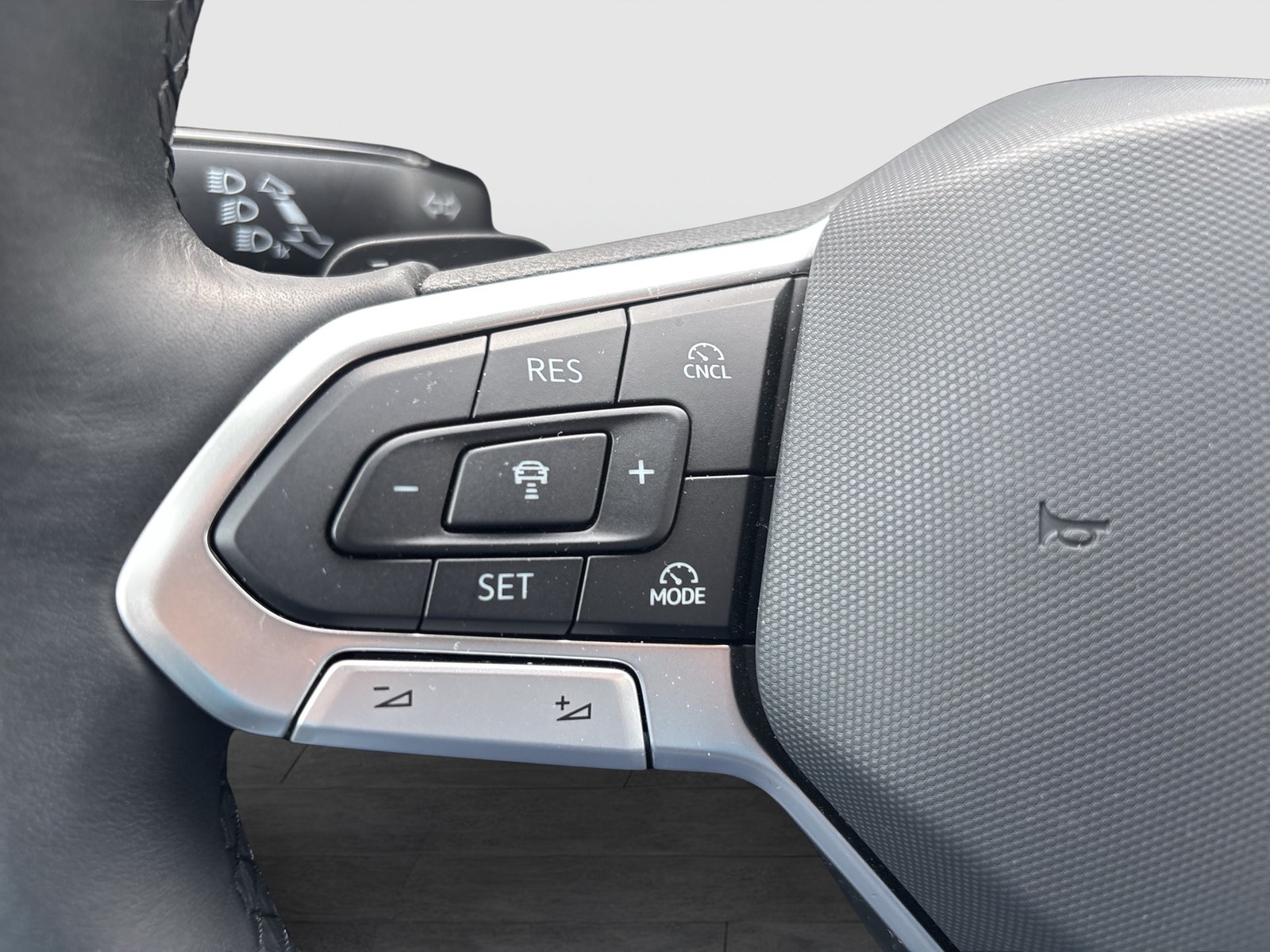 Volkswagen Golf VIII 1.5 HYBRID STYLE FACELIFT CAM ACC LM17