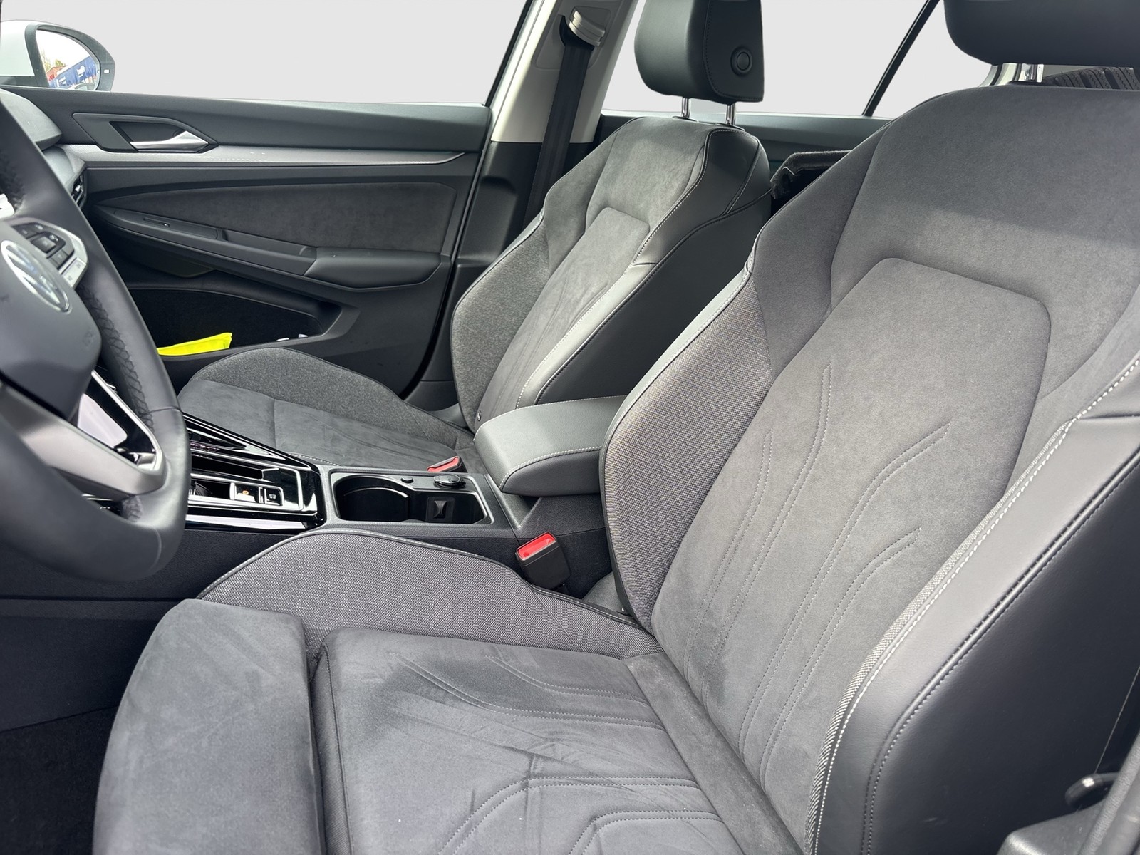 Volkswagen Golf VIII 1.5 HYBRID STYLE FACELIFT CAM ACC LM17