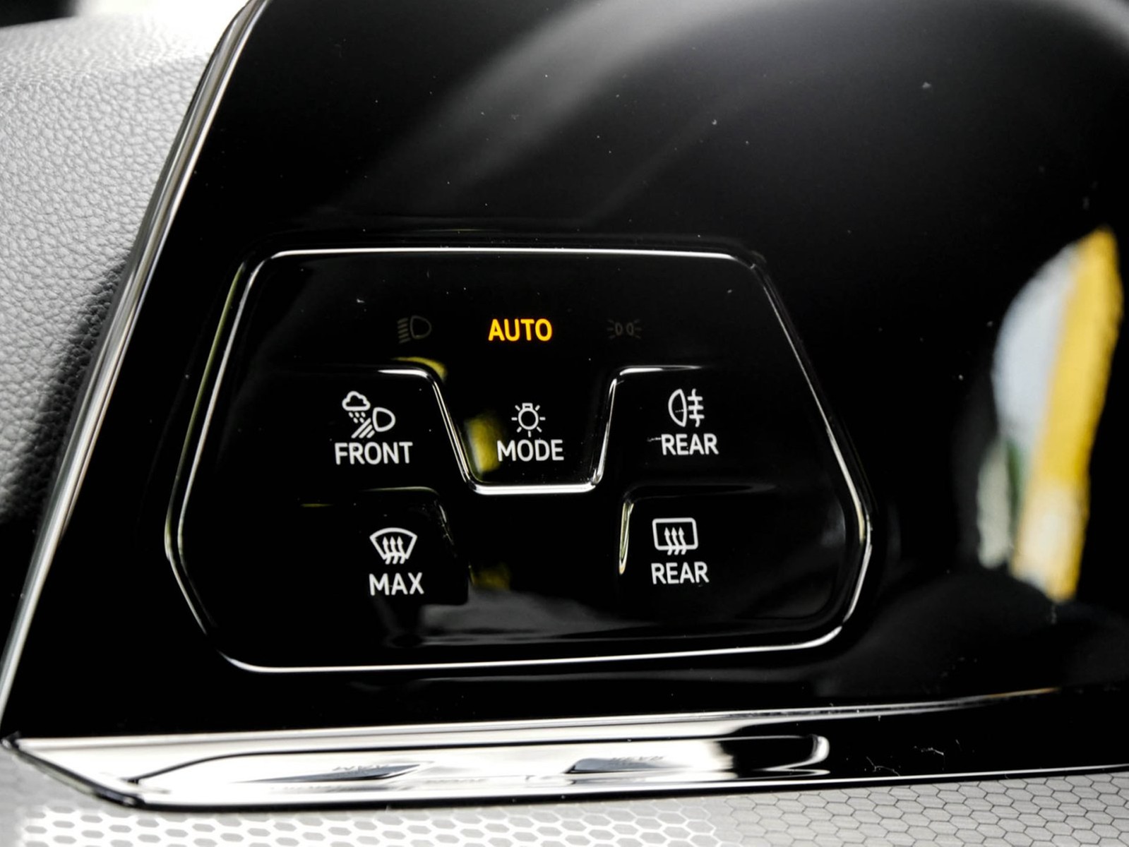 Volkswagen Golf VIII 1.4 HYBRID GTE ACC LM17 NAVI SITZHEIZ.