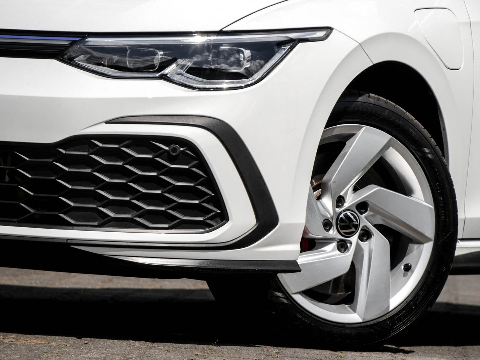 Volkswagen Golf VIII 1.4 HYBRID GTE ACC LM17 NAVI SITZHEIZ.