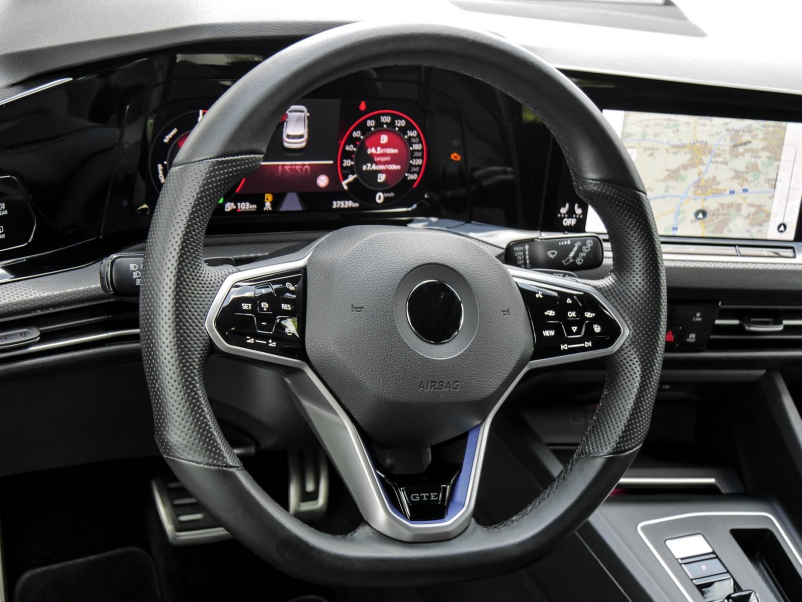 Volkswagen Golf VIII 1.4 HYBRID GTE ACC LM17 NAVI SITZHEIZ.