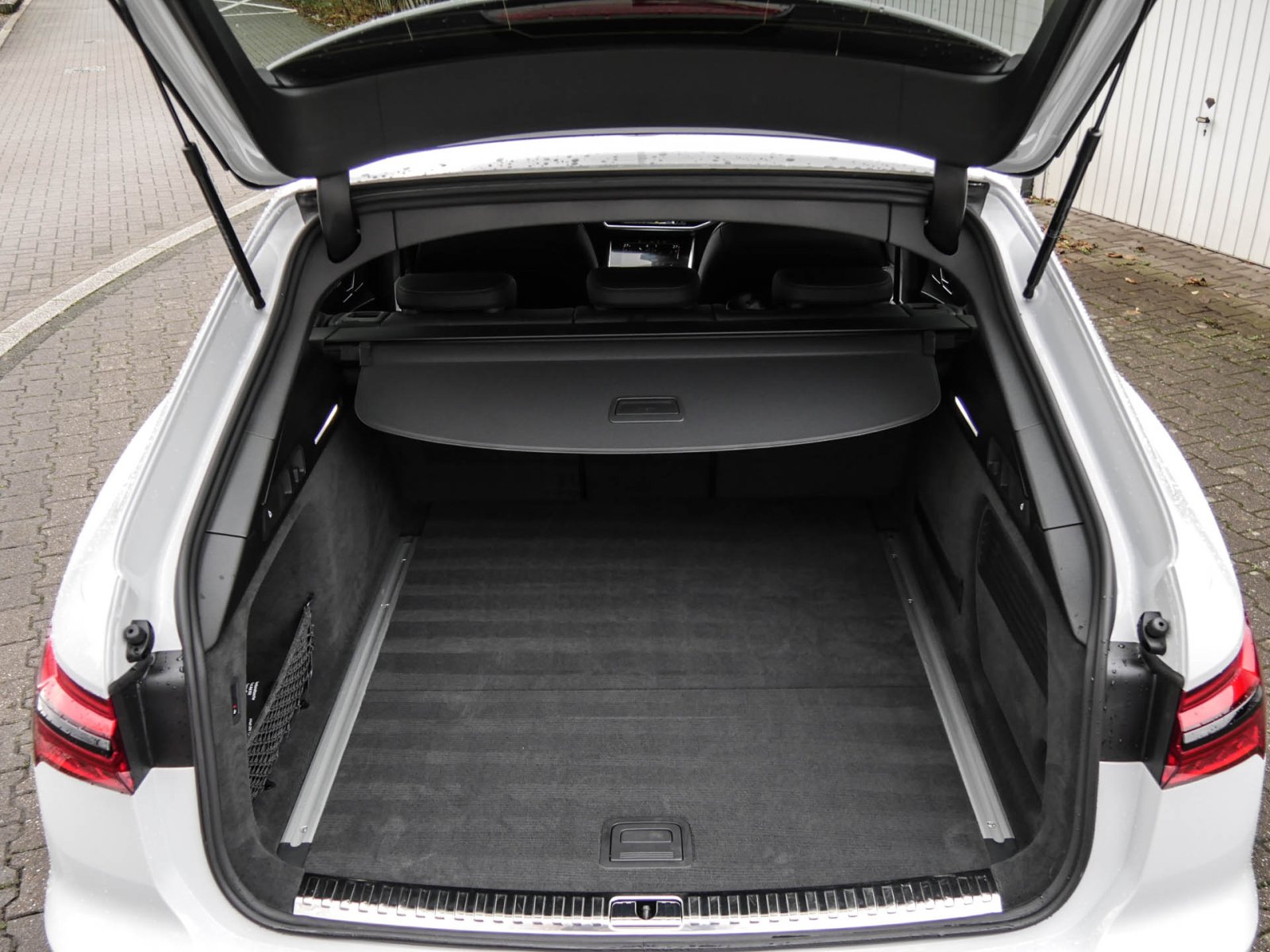 Audi A6 Avant 35 advanced BLACKPAK PANO AHK MATRIXLED