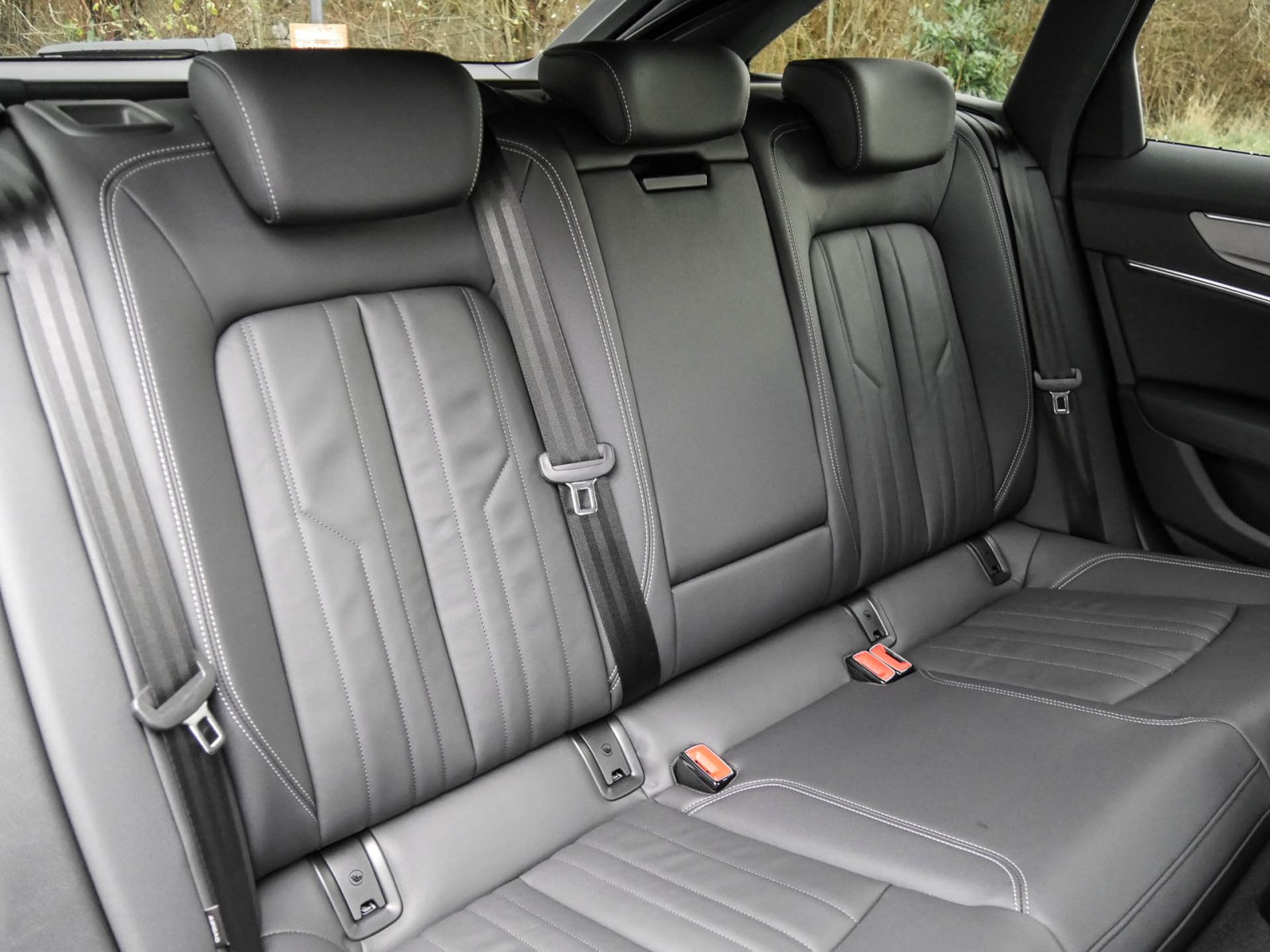 Audi A6 Avant 35 advanced BLACKPAK PANO AHK MATRIXLED