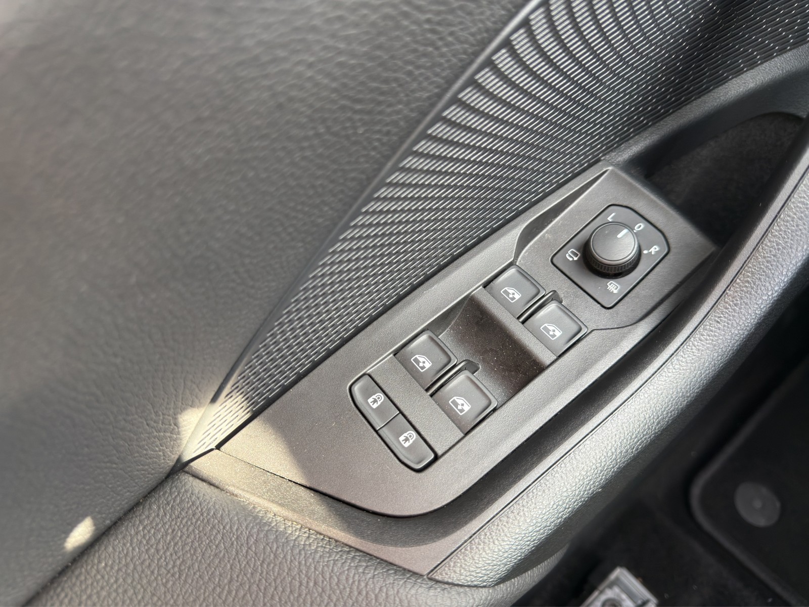 Skoda Octavia Combi 1.5 e-TEC SPORTLINE PANO AHK LM18