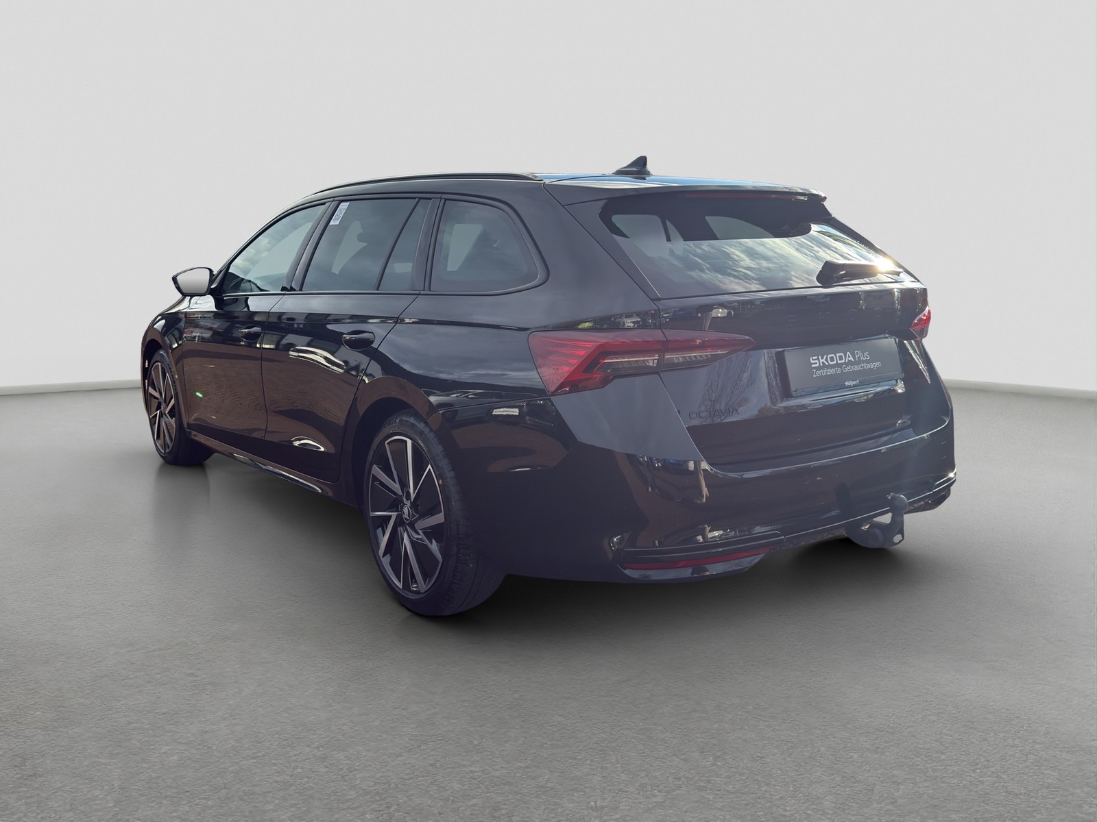 Skoda Octavia Combi 1.5 e-TEC SPORTLINE PANO AHK LM18